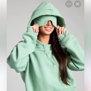 Comfrt Travel Hoodie, limited edition color Aloe